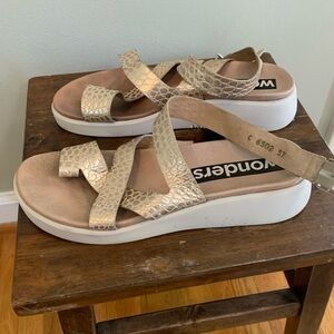 Wonders leather metallic gold strap sandals, size 37(6.5)